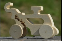 Traktor drewniany - zabawka